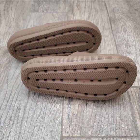 Cushionaire Feather Cloud Recovery Slide Sandals with +Comfort Brown Size 6 - Picture 8 of 9